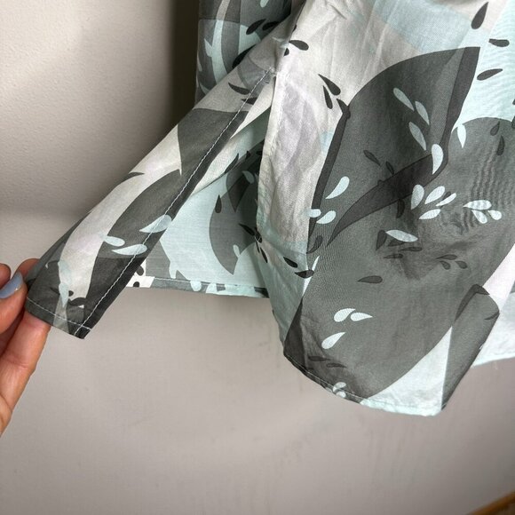 NWOT Cadeau Maternity Leaf Abstract Blouse Silk Blend in Shades of Green Size M - Picture 5 of 9